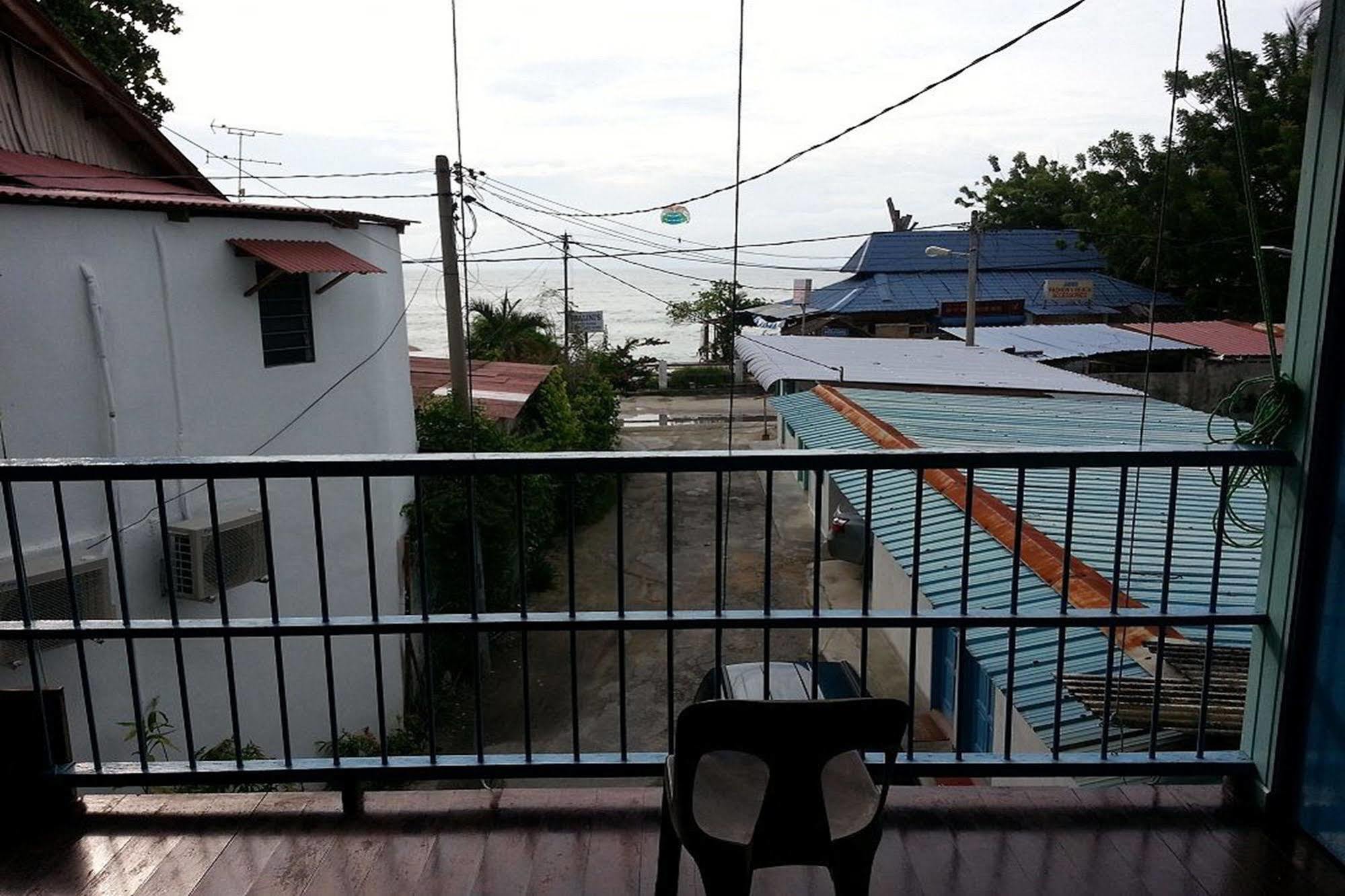 Baba'S Guest House By The Sea Batu Feringgi Bagian luar foto