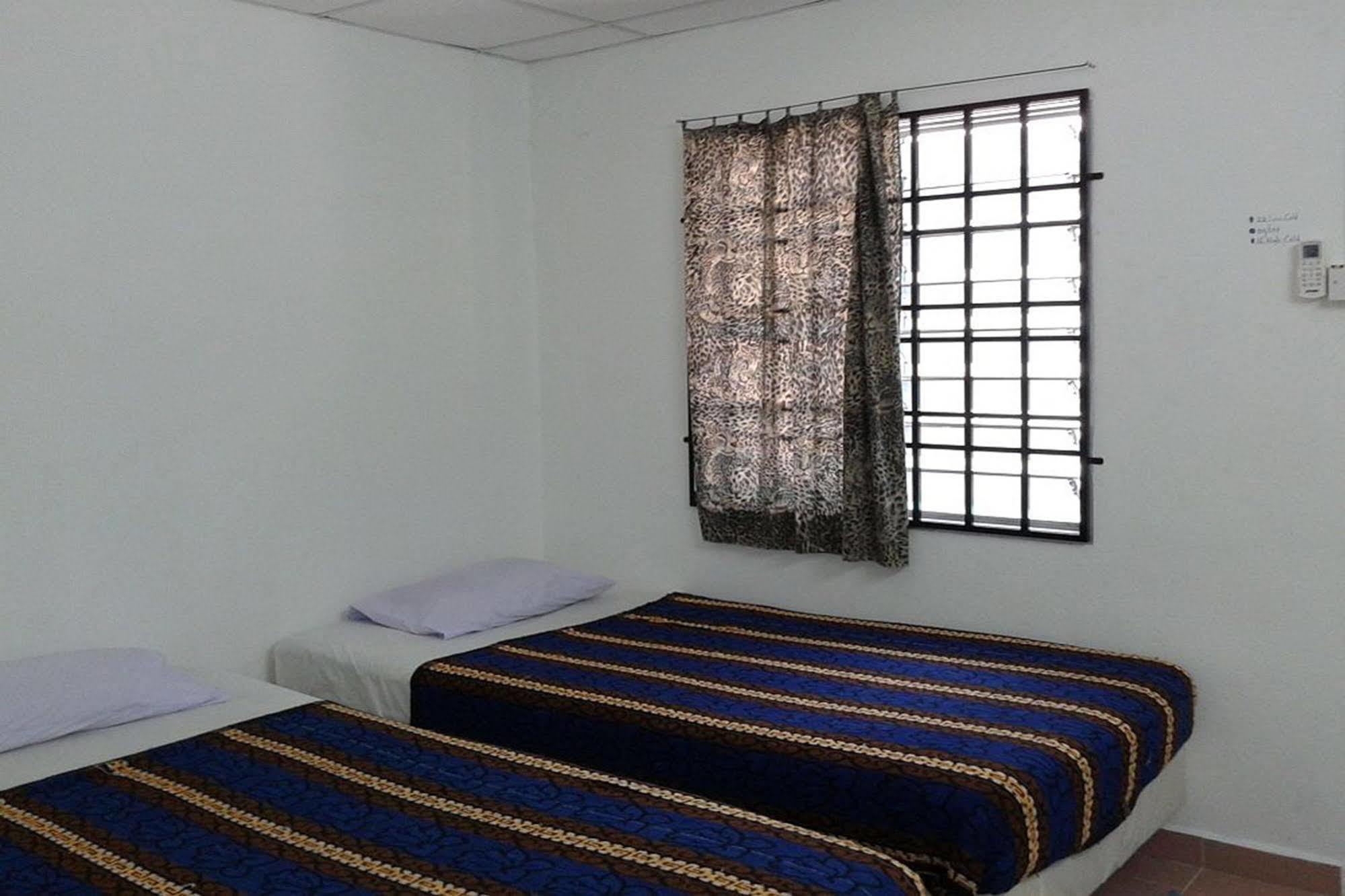 Baba'S Guest House By The Sea Batu Feringgi Bagian luar foto
