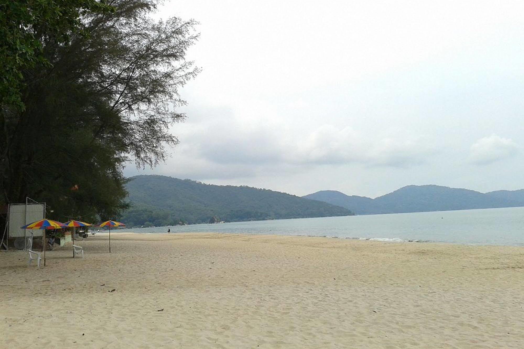 Baba'S Guest House By The Sea Batu Feringgi Bagian luar foto