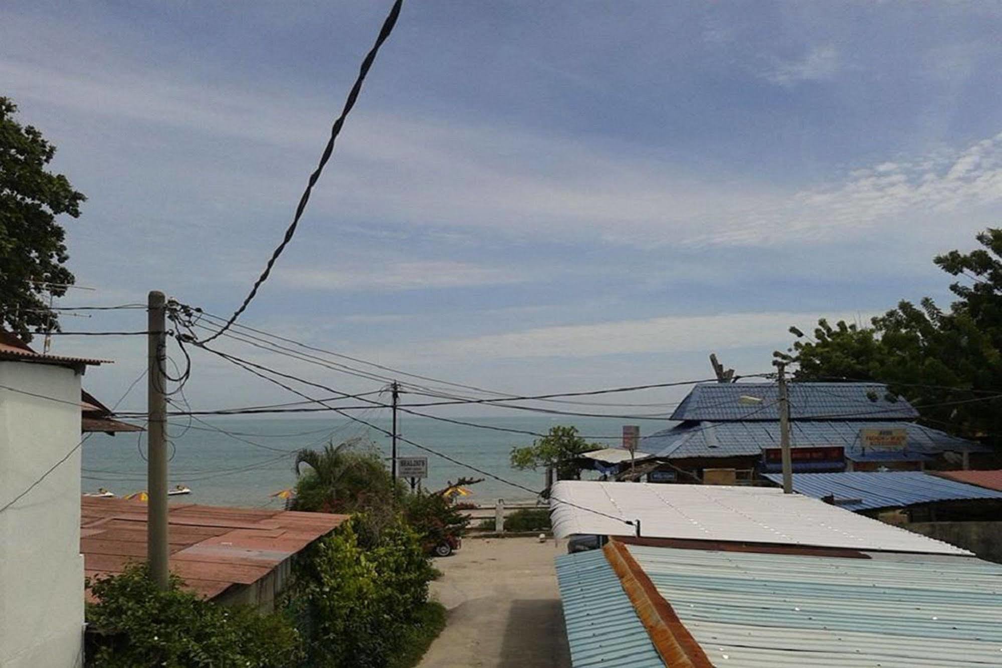 Baba'S Guest House By The Sea Batu Feringgi Bagian luar foto