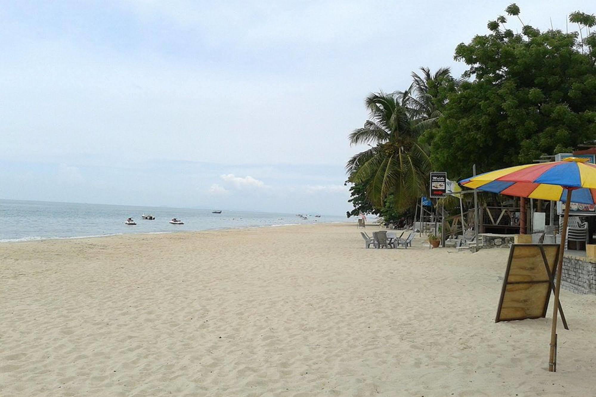 Baba'S Guest House By The Sea Batu Feringgi Bagian luar foto