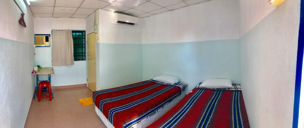 Baba'S Guest House By The Sea Batu Feringgi Bagian luar foto